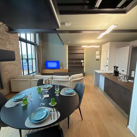 800q Luxury Penthouse & Panoramic Terrace Apartment