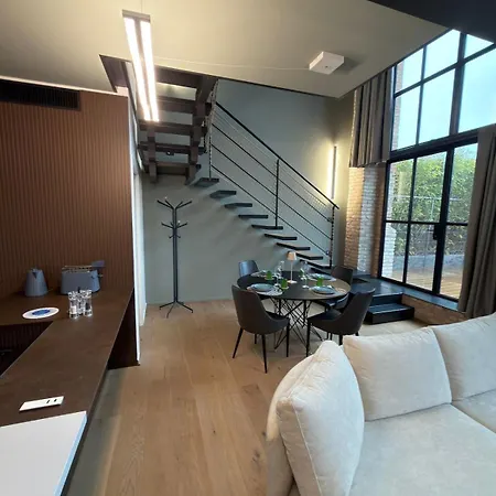 800q Luxury Penthouse & Panoramic Terrace Apartment