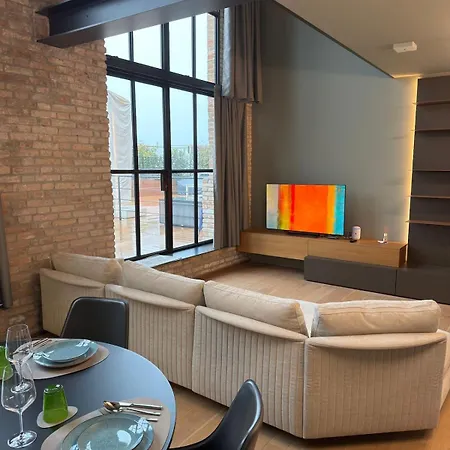 800q Luxury Penthouse & Panoramic Terrace