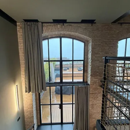 800q Luxury Penthouse & Panoramic Terrace