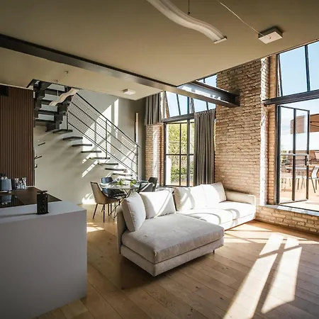 800q Luxury Penthouse & Panoramic Terrace