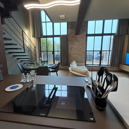 800q Luxury Penthouse & Panoramic Terrace *